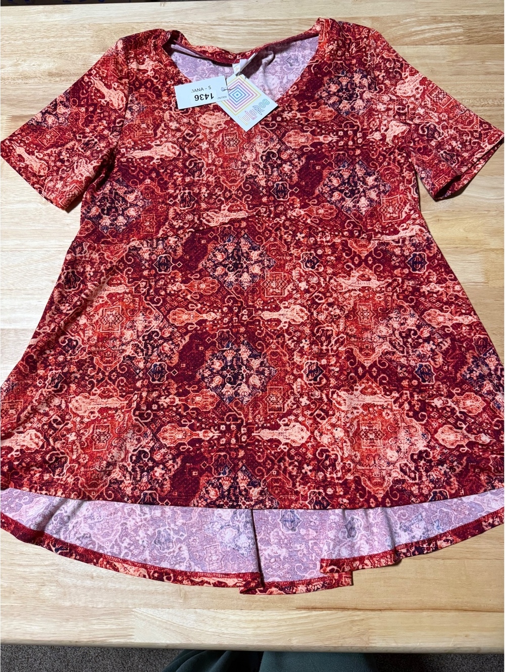 LuLaRoe Jana Women’s Small Red Paisley V-Neck Blouse NWT